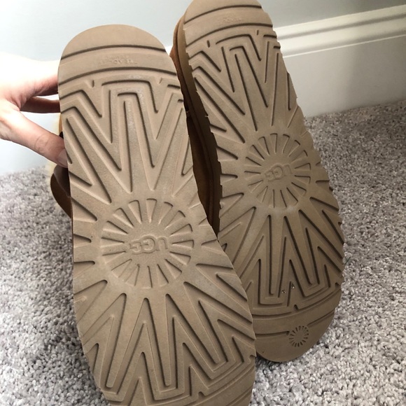 Ugg Chestnut Daelynn Short Boots - Picture 5 of 5